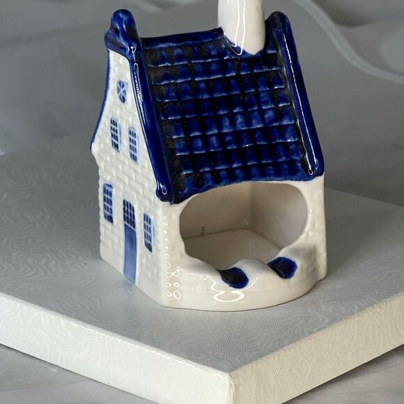 VTG Delft Blue ceramic house ashtray. - Picture 1 of 10